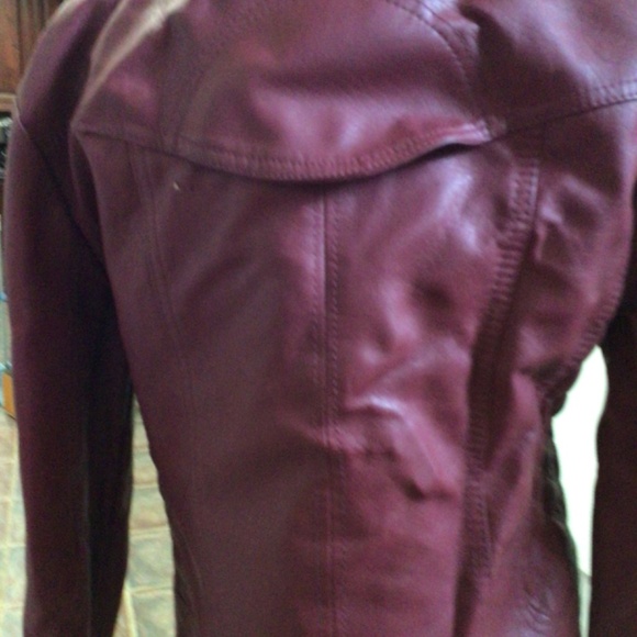 Faux red leather - Picture 4 of 4